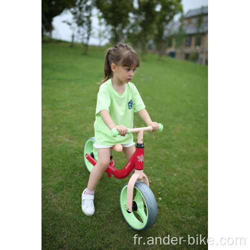 bon vélo d&#39;équilibre pour les tout-petits